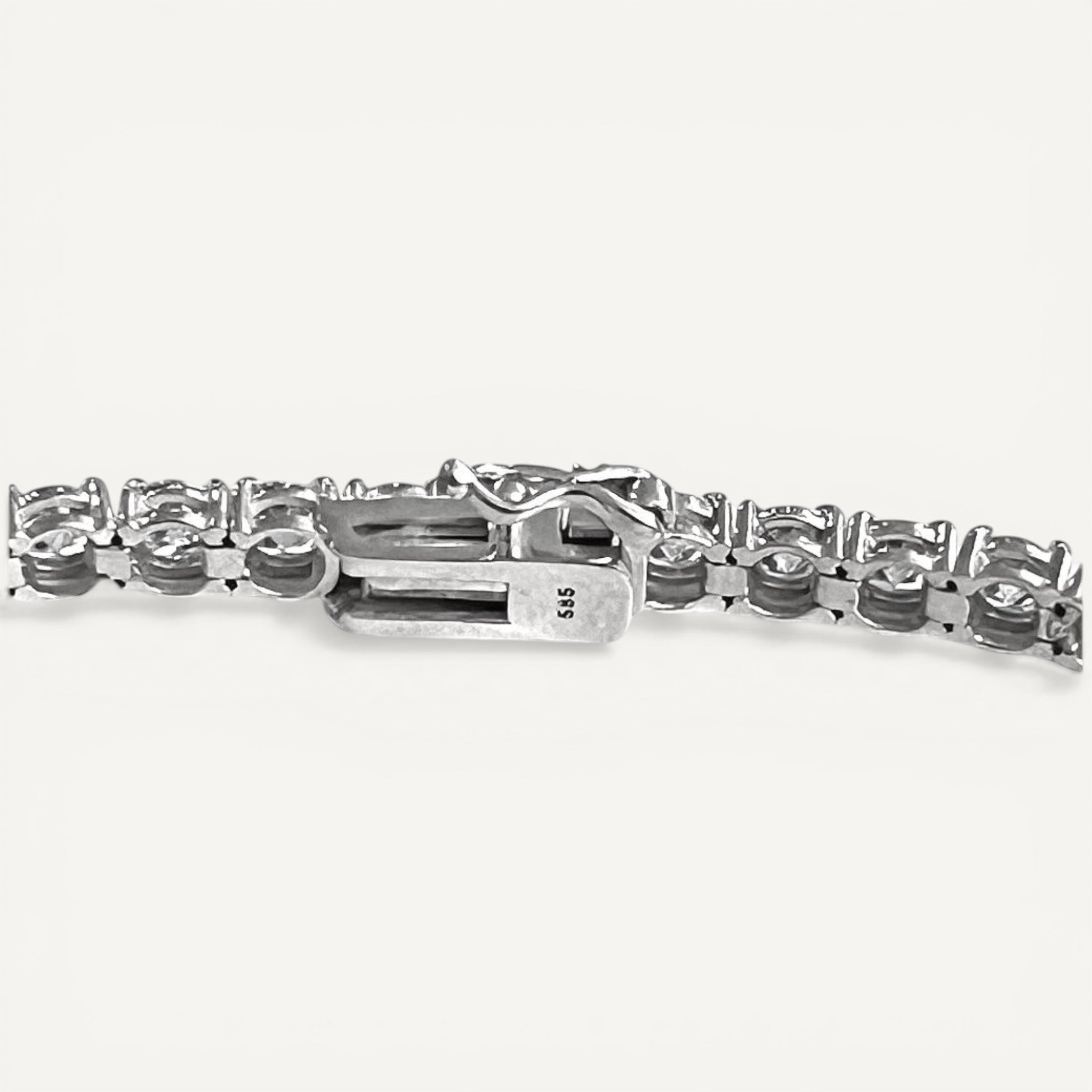 14K White Gold Heritage Prong Tennis Bracelet Statement - clasp detail