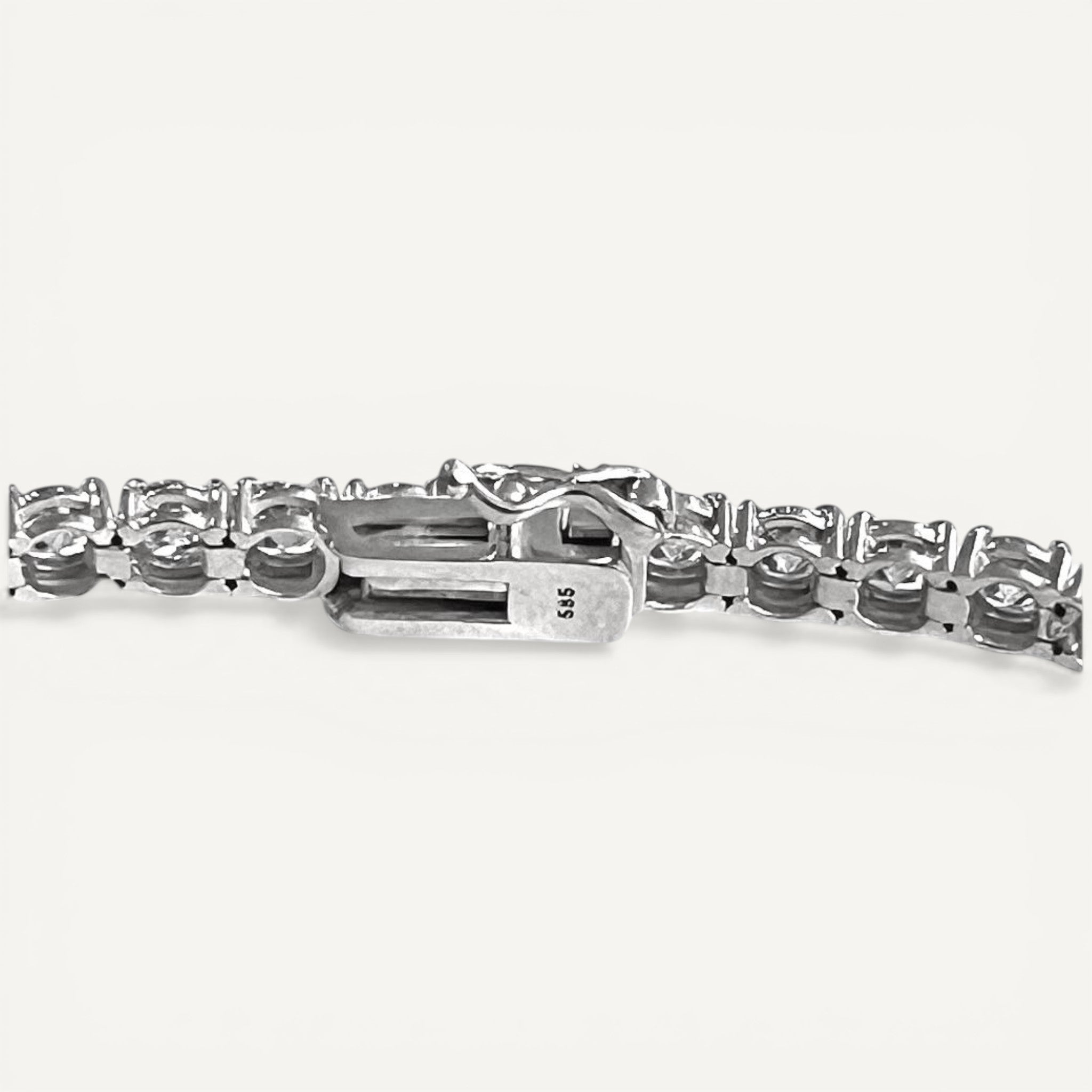 14K White Gold Heritage Prong Tennis Bracelet Classic - clasp detail